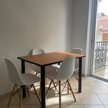 Peroulia Apartments Kómboi エクステリア 写真