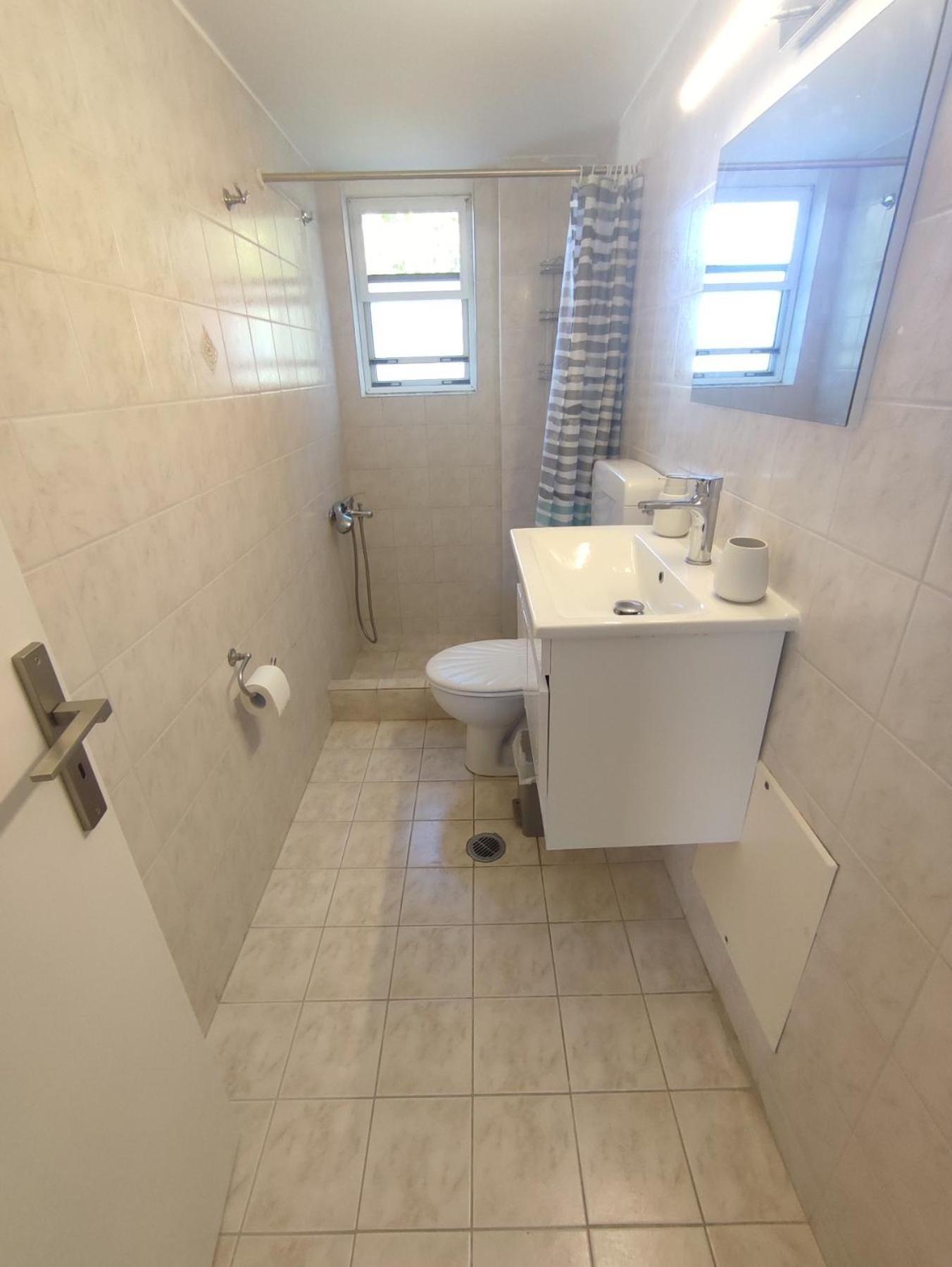 Peroulia Apartments Kómboi エクステリア 写真