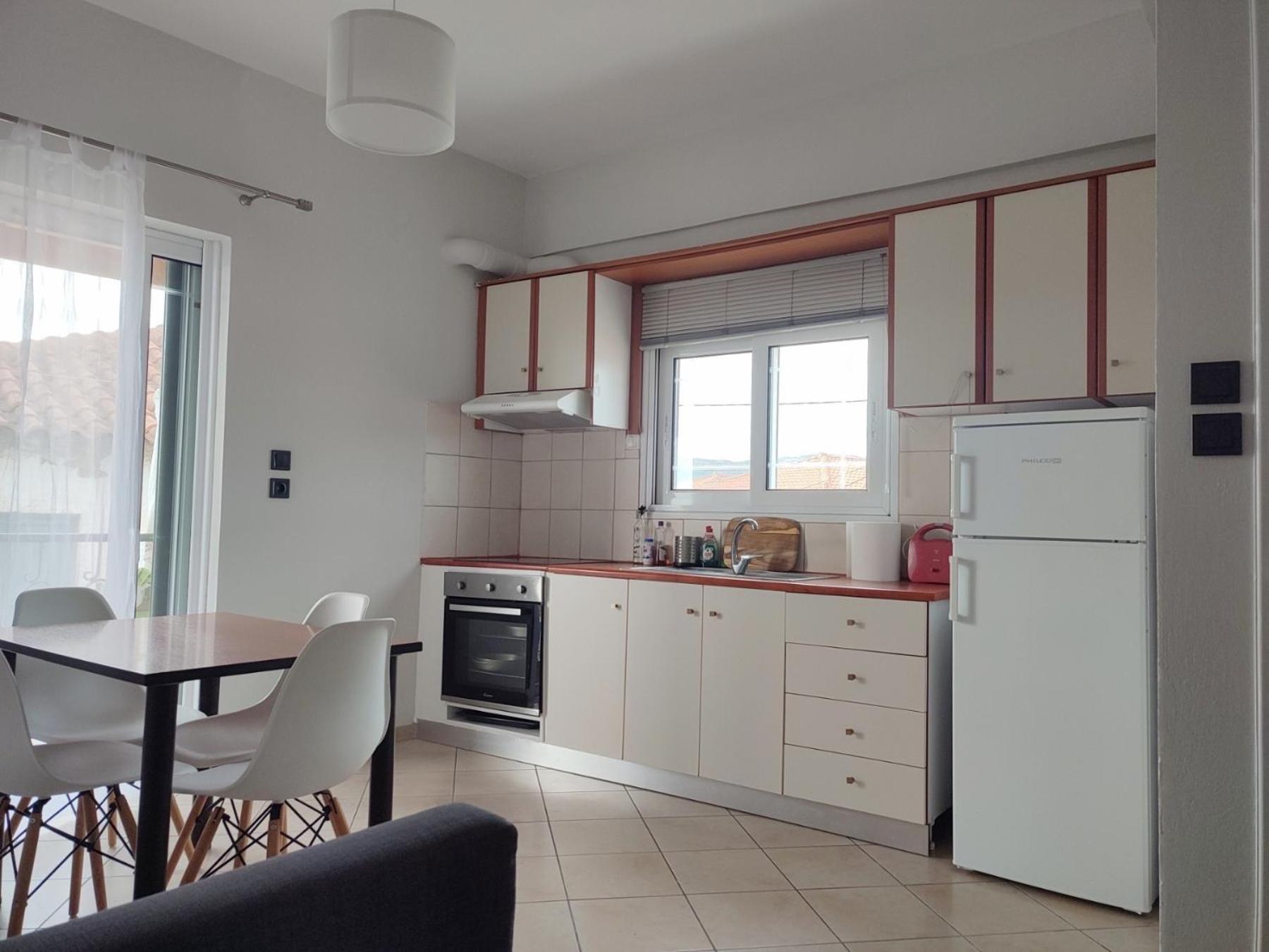 Peroulia Apartments Kómboi エクステリア 写真