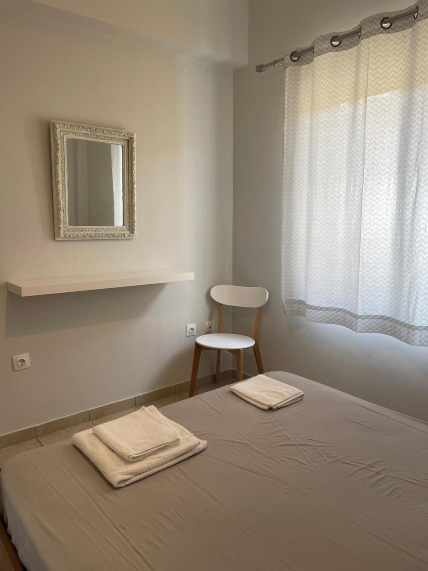 Peroulia Apartments Kómboi エクステリア 写真
